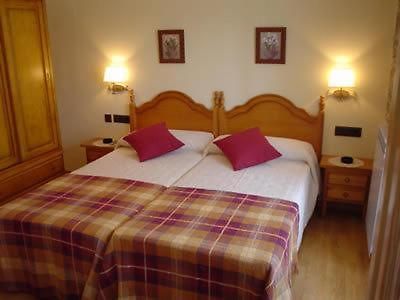 Hostal Restaurante Arangoiti Yesa Kültér fotó