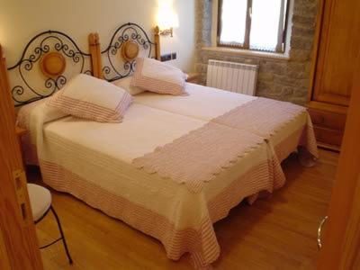Hostal Restaurante Arangoiti Yesa Kültér fotó