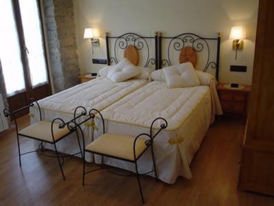 Hostal Restaurante Arangoiti Yesa Kültér fotó