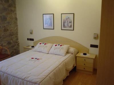 Hostal Restaurante Arangoiti Yesa Kültér fotó