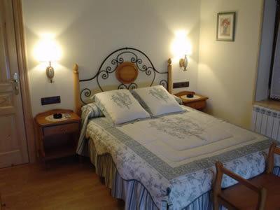 Hostal Restaurante Arangoiti Yesa Kültér fotó
